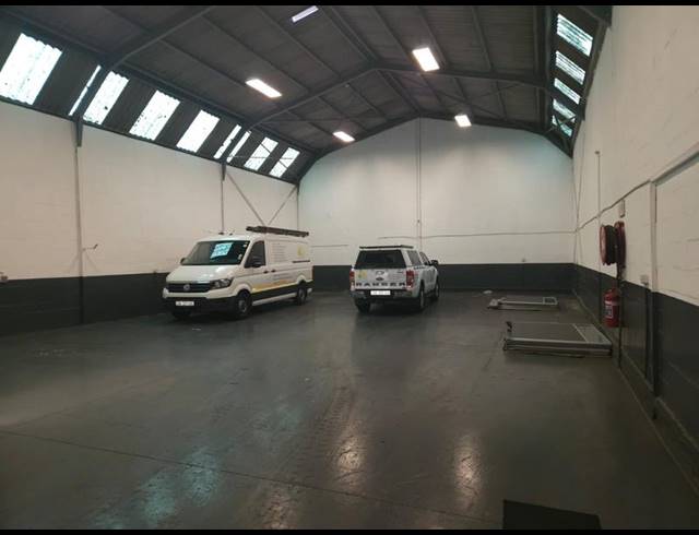 INDUSTRIAL PROPERTY TO RENT IN PAROW EAST